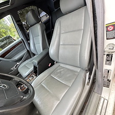 -Preserve-That-Luxury-Look-with-Maintenance-Detailing-for-Your-Vehicle-1 18